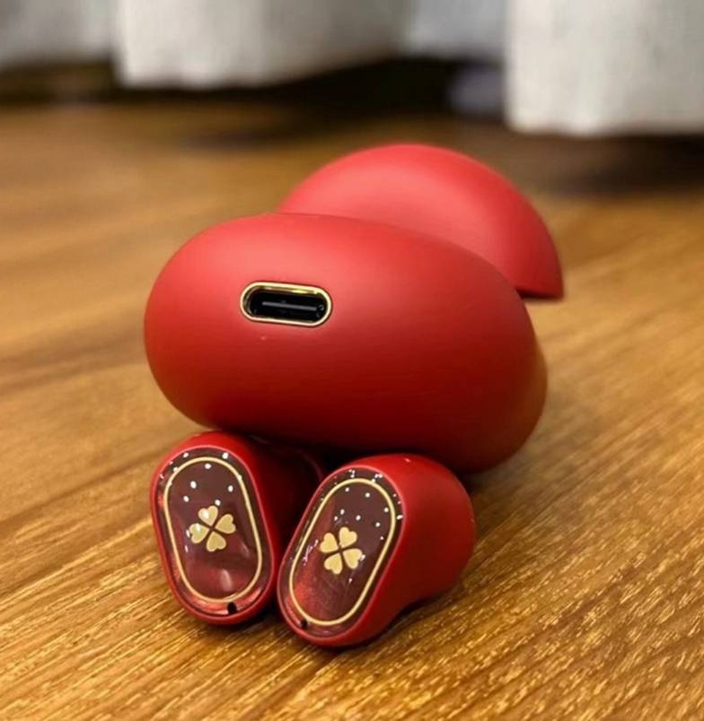 enough_yt's tweet photo. Guy's My Earbuds are missing 😭 https://t.co/SogeDyx92m