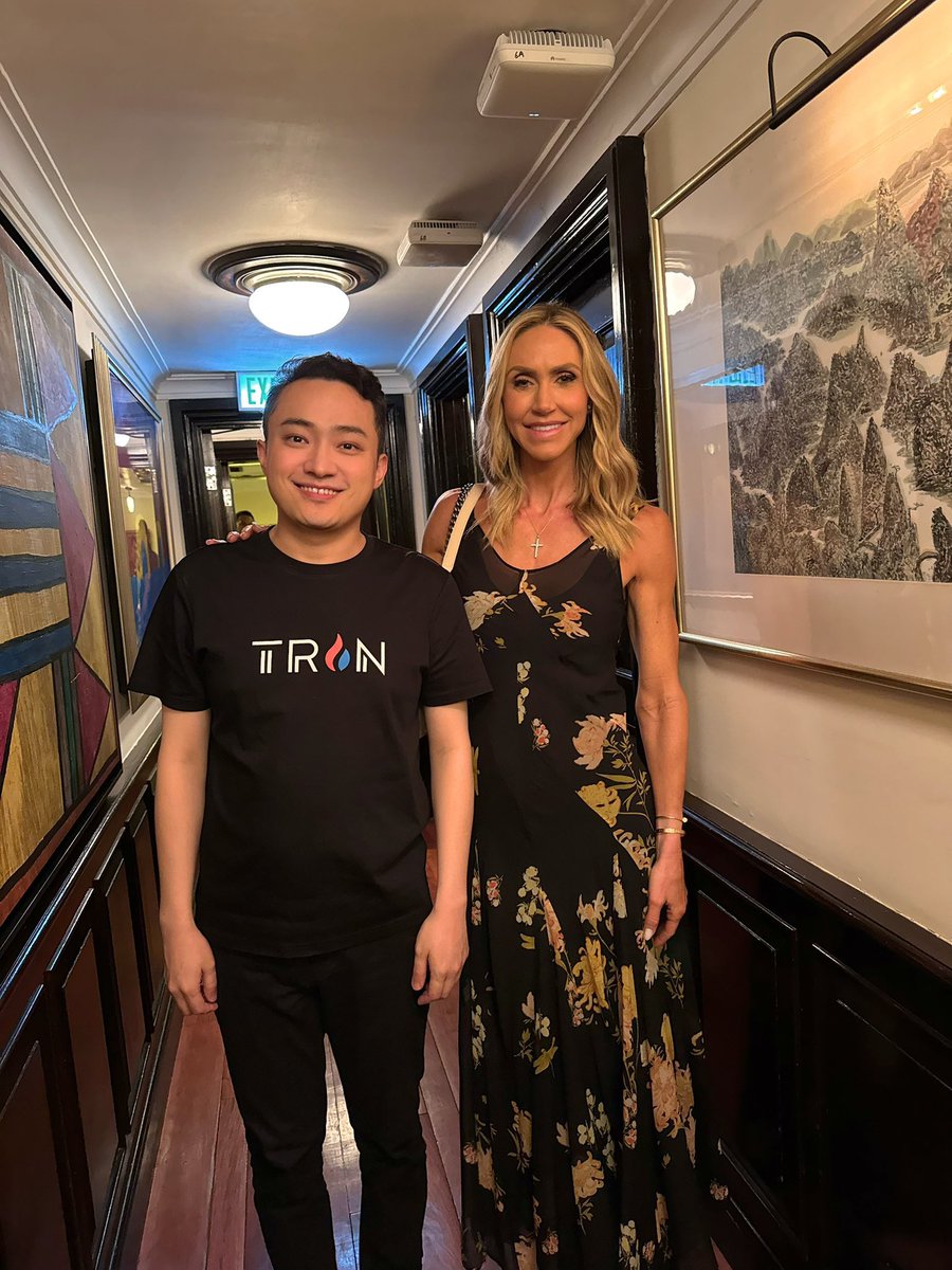 欢迎<a href="/EricTrump/">Eric Trump</a> 和 <a href="/LaraLeaTrump/">Lara Trump</a>一家人来到香港🇭🇰
