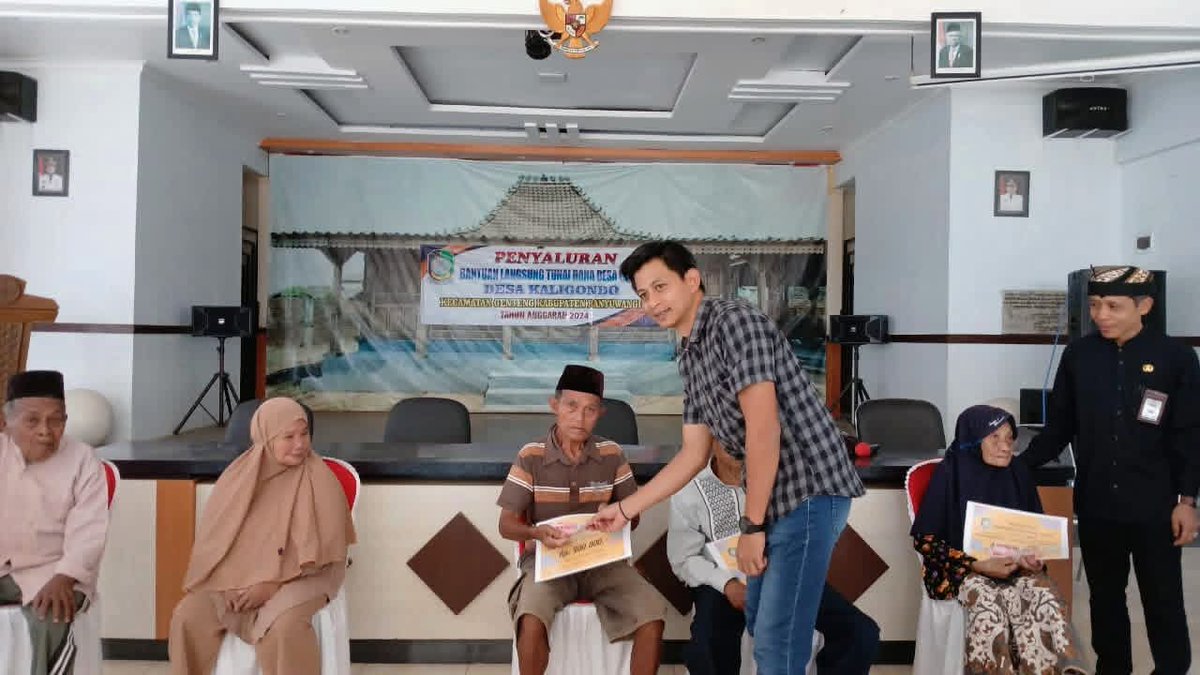 Melalui BLT-DD, pemerintah Desa kaligondo kec.genteng Banyuwangi mengalokasikan dana untuk membantu warga desa dengan harapan dapat meningkatkan kesejahteraan KPM. Program ini adlah langkah konkrit pemerintah dalam rangka menjaga ketahanan pangan dan ekonomi masyarakat.

#Bltdd