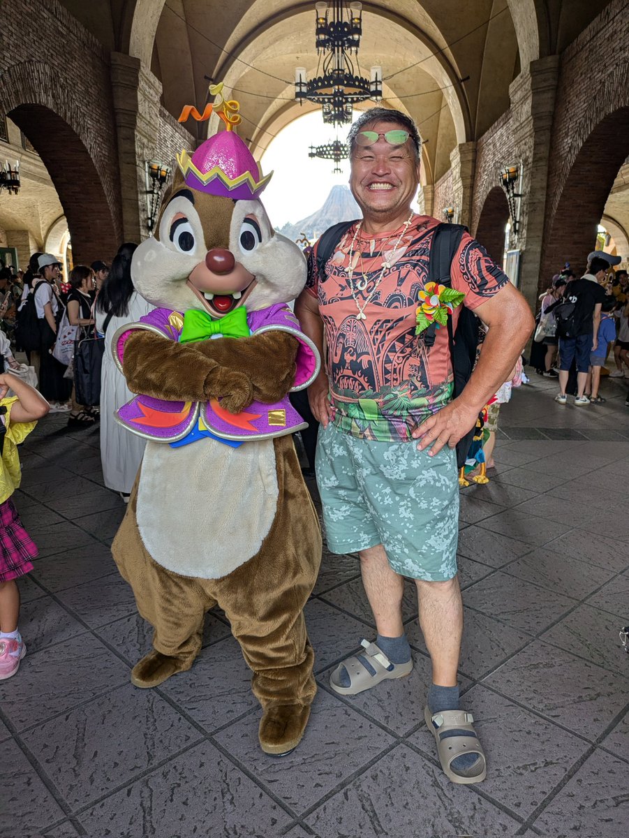 下着ディズニーが話題ですが
上半身ハダカ男と下半身ハダカ男とのツーショット

デールちゃん、お尻出てますよ🥰🥰🥰