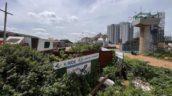 DarshanDevaiahB's tweet image. Read my in-depth article on the #Bengaluru Suburban Railway Project, hailed as the third pillar of public transport after #BMTC &amp;amp; #BengaluruMetro. But the ambitious project is stuck in delays, contractor exits &amp;amp; land hurdles. 🚆

👉 Read here: bit.ly/4mwkgay