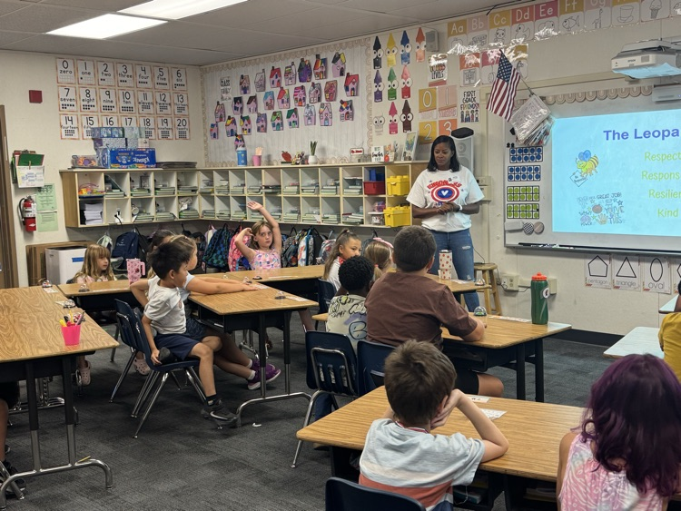 JulieCroy11's tweet image. We are so grateful to community member Mrs. Ignot for spending her time with our 2nd, 4th and 5th grade classrooms talking about how to “Make Kindness Your Superpower!” Thank you Mrs. Ignot! #lvpride #weareBUSD