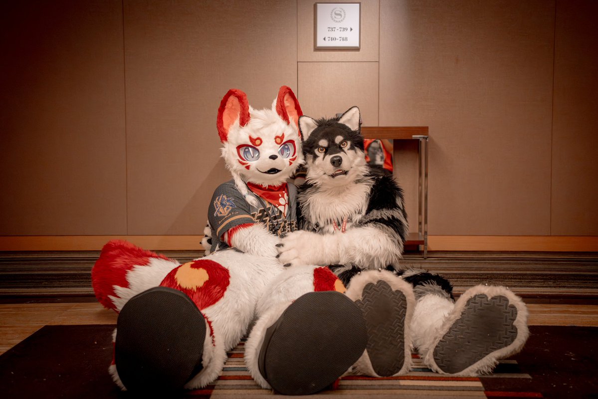 御影曇天 /Mikage Tantian🦊🔜UTFG (@mikagetantian) on Twitter photo 일생일세
For a lifetime
一生一世
❤️😘
📸: <a href="/AYASHI_V/">AYASHI / 阿亞希 / 아야시 🔜 INFURNITY 2025</a>
🪡: <a href="/cangpaifur2307/">CANGPAIFUR苍牌毛化</a>
#FursuitFriday
#Furry
#fursuit 일생일세
For a lifetime
一生一世
❤️😘
📸: <a href="/AYASHI_V/">AYASHI / 阿亞希 / 아야시 🔜 INFURNITY 2025</a>
🪡: <a href="/cangpaifur2307/">CANGPAIFUR苍牌毛化</a>
#FursuitFriday
#Furry
#fursuit