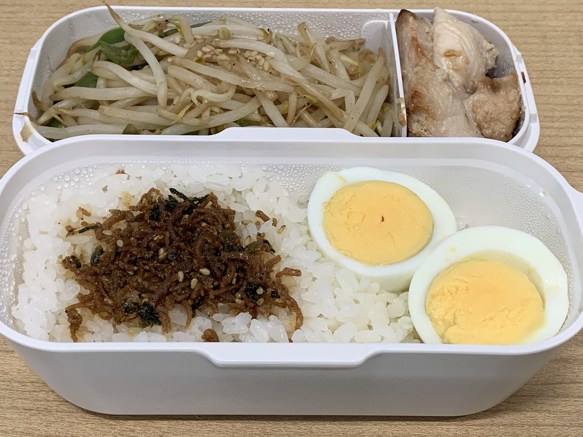 ご飯🍚（ちりめん山椒
ピーマンもやし炒め🫑
鶏胸肉の醤油麹漬け焼き
ゆで卵

食べました

#昼ごはん