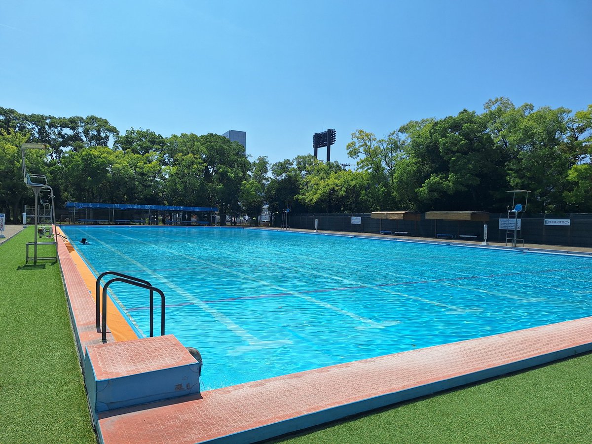住之江公園プール平日ラストー！
写真は補正でそらが青いけど、実際はうっすら雲はある。けど、日差しヤバい。今年は毎日、昨日より暑く感じます(^_^;)
#ラコロール住之江公園プール
#ラコロール