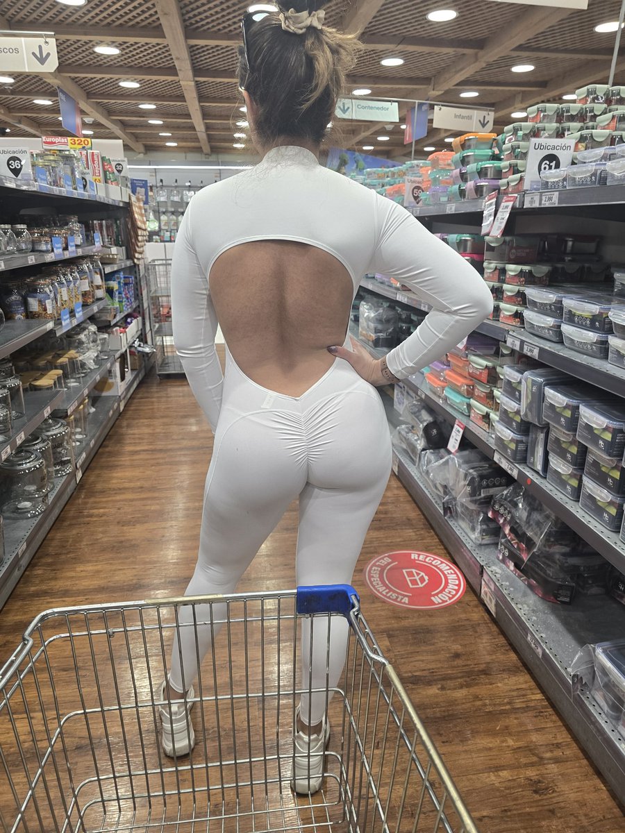 KingQueen2019's tweet photo. Y nos fuimos por un paseito a comprar y deleitar a los compradores, los guardias y los cámaras que al rato nos empezaron a seguir, más después del regalo que les dimos...quieres verlo? 🤭, RT y ♥️ para más #JuevesDeExhibición #JuevesDeTentación #culonaincreíble #TetasDeDiosas https://t.co/LkqwOYPtLH