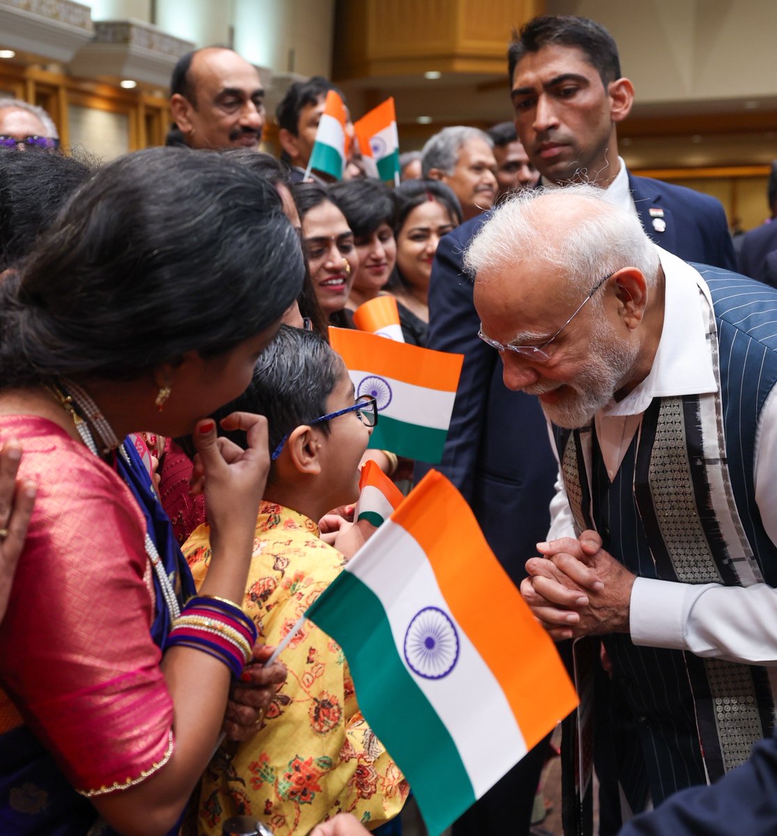 PMOIndia's tweet image. The Indian community in Japan extended a warm welcome to PM @narendramodi upon his arrival. Here are a few glimpses.