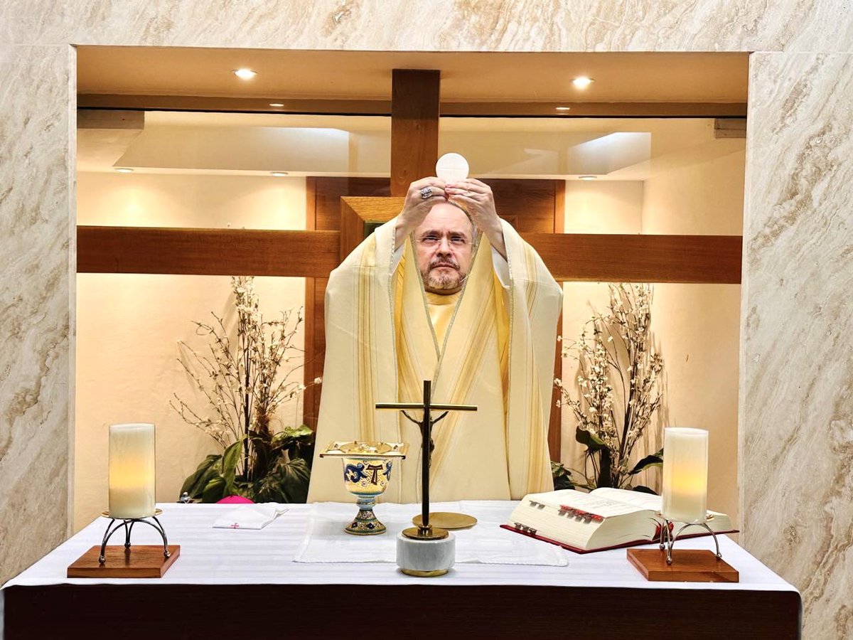 San Agustín dijo a Dios: “Cuando yo me adhiera a ti con todo mi ser, ya no habrá para mí dolor ni fatiga, y mi vida será realmente viva, llena toda de ti”. Después de la reunión con el equipo formador del Seminario, ofrecimos la Misa pidiendo a Dios por todos