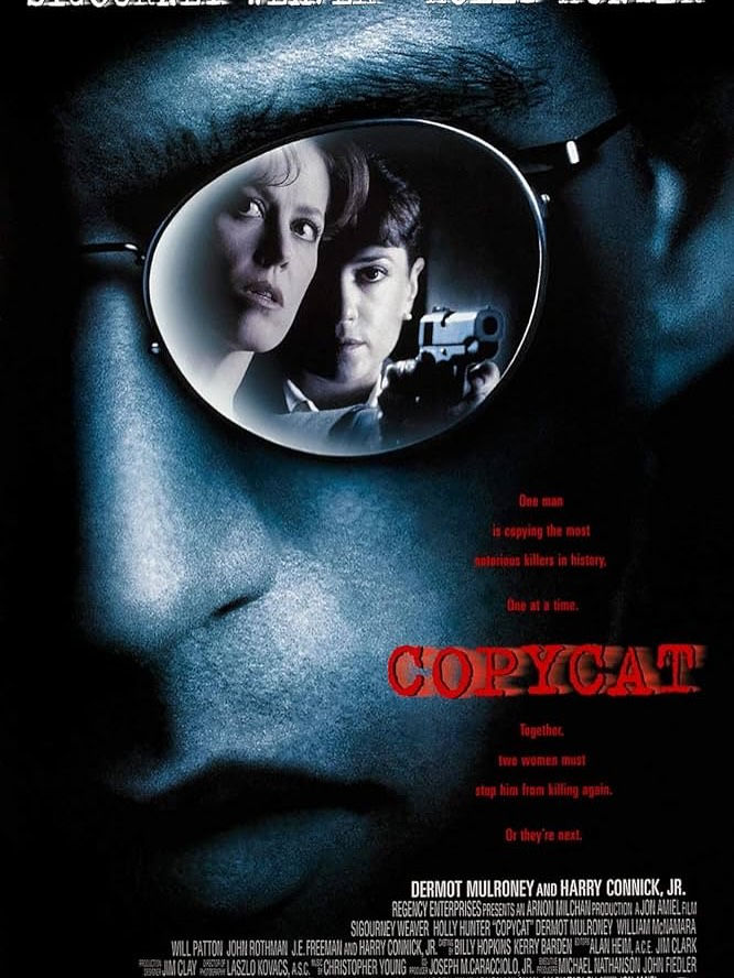 sdbsdbsbd's tweet image. コピーキャット（1995）
Netflix
女性心理学者ヘレンと女刑事モナハンが、猟奇殺人を模倣する犯人に挑むサスペンス🔪
犯人の狂気やカラムの不気味さが特に印象的で、ヘレンの鋭さも魅力的✨
ちょっと中だるみ感はあったけど、この年代のクライムは今観てもやっぱり面白い👏

#映画 #コピーキャット
