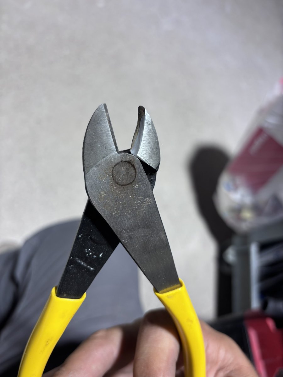 antchic13's tweet photo. @kleintools didn’t even last a week. https://t.co/tvrVPgy9T0