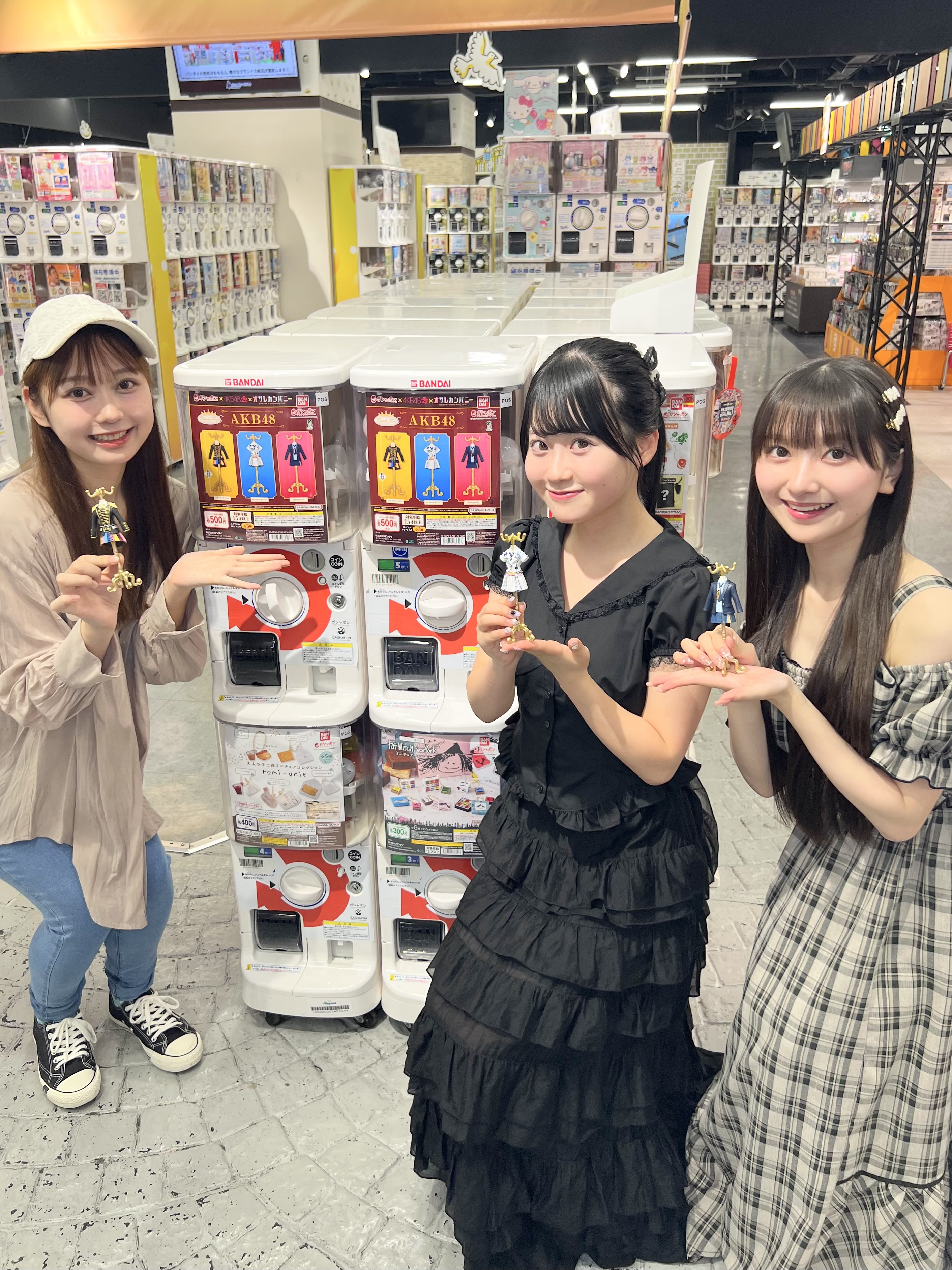 ★AKB48 劇場 ステージ 床材 キーホルダー 500個限定 平成かわいい”が詰まってる！懐かしい気分に浸れる「AKB48 劇場