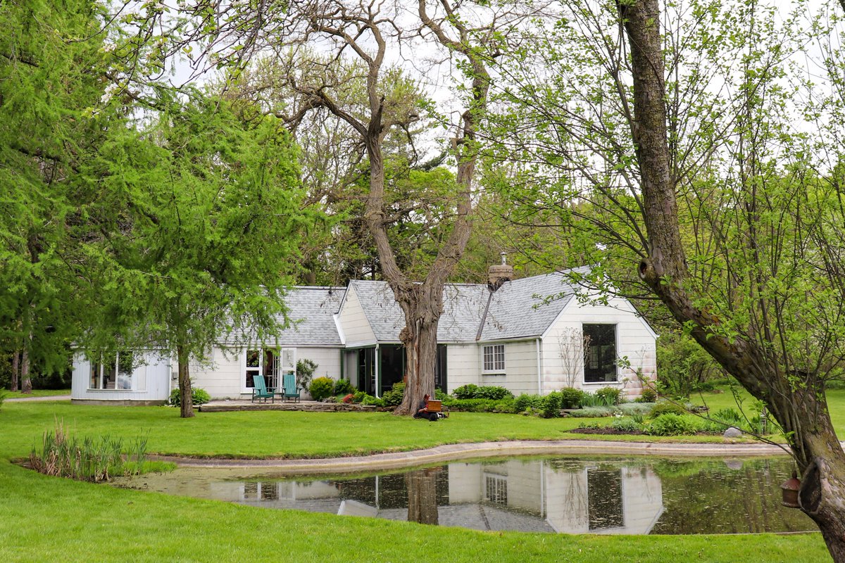 Fool’s Paradise (1940)
.
When landscape artist, Doris McCarthy purchased this land back in 1939, her mother viewed the decision as impractical and extravagant, referring it as that “fool’s paradise of yours”.
.
1 Meadowcliffe Drive, Scarborough