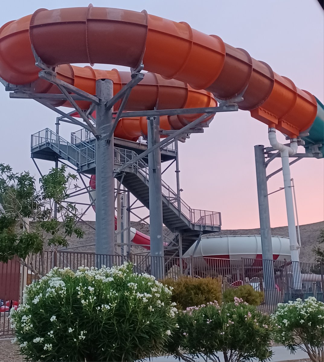 parkerandtheman's tweet image. Sunset over the Spring Mountains tonight here SW #LasVegas valley near #Summerlin.  Ah yes!  Right by the Cowabunga Canyon Waterpark just off Fort Apache.  #LaborDay weekend will be JAMMIN' there I can tell ya THAT right now.  S0 a big, hearty--- C0WABUNGA!