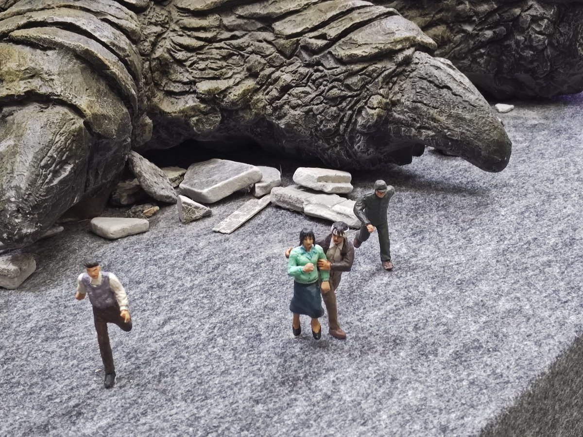 東京おもちゃショー、東宝ブースのジオラマ
敷島と典子いた！