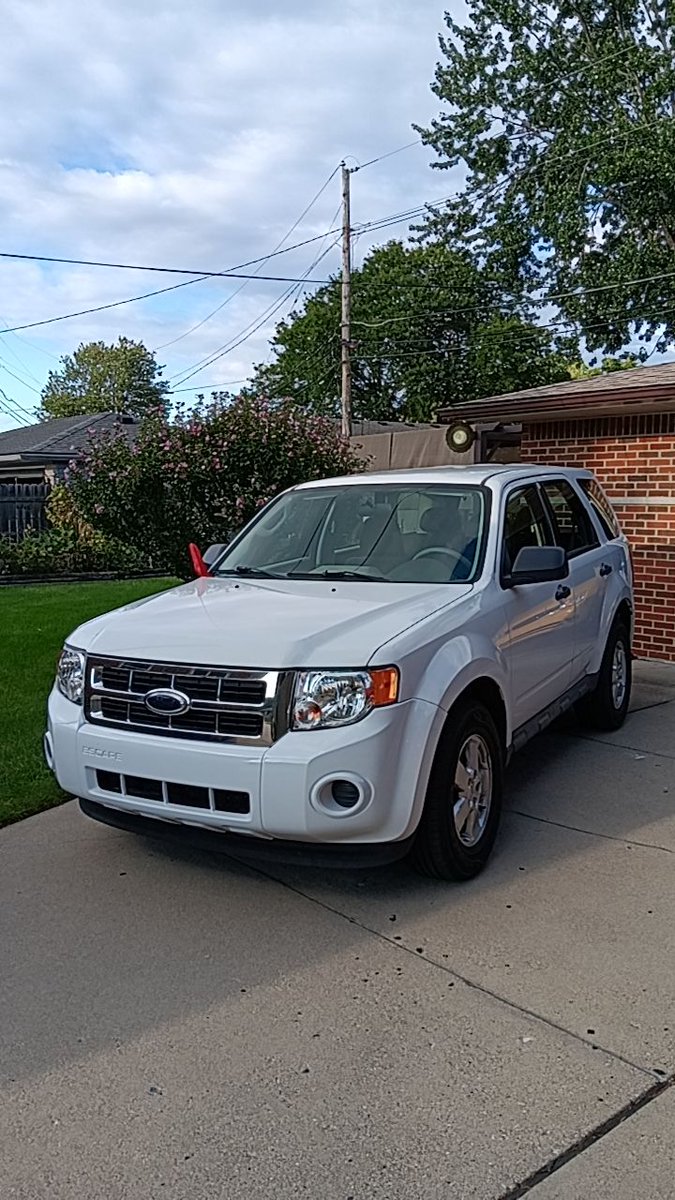 ThomasEarleSny1's tweet photo. Got my SUV washed & waxed. #cleanedup https://t.co/MMu7st42g9