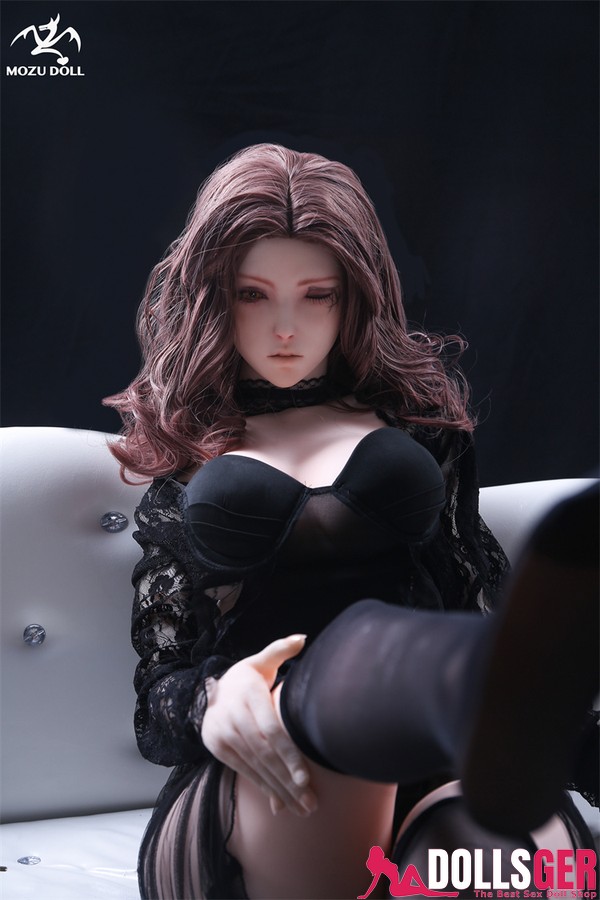 However ruined this world has become, however mired in torment and despair, life endures
#eldenring #cosplayergirl