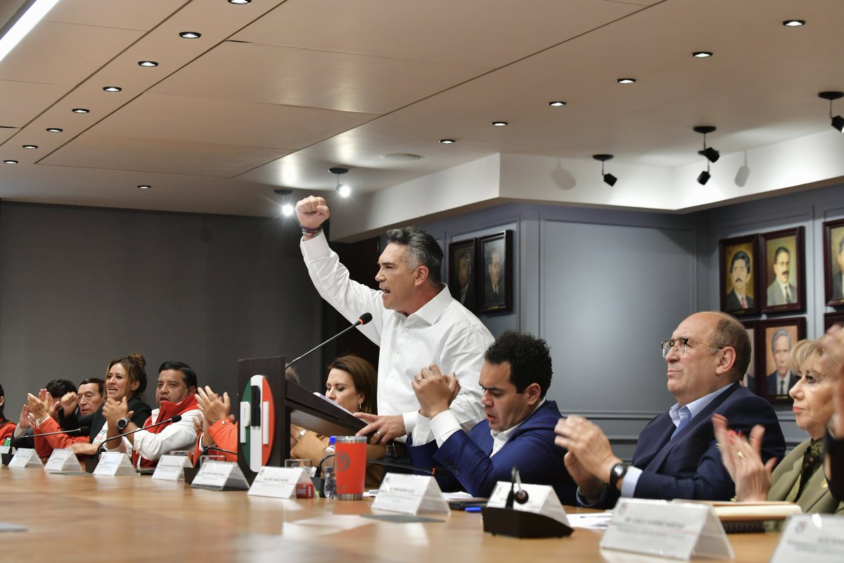 Hoy, en nuestra LXXIV Sesión Extraordinaria del Consejo Político Nacional, aprobamos acuerdos fundamentales que fortalecen al PRI en esta gran lucha por defender a México, sus libertades, sus derechos y su democracia.

El PRI está fuerte, firme y unido, preparado para dar la