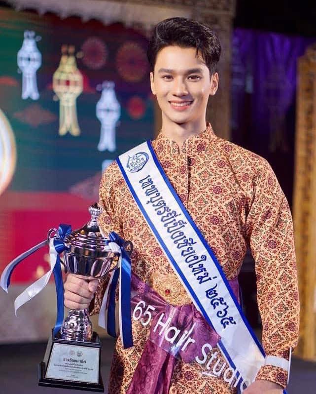 ตำนานเทพบุตรยี่เป็ง ตำนานประกวดจนบอสกูโนเห็น ตำนานไปสามปีไม่มงมงปีที่สามพร้อมมงเข้าวงการด้วย ตำนานสามค่ายแย่งตัวแต่อ้บชึ่นดูมันดิแซงซ้ายปาดโตเกียวดริฟท์ได้ไป