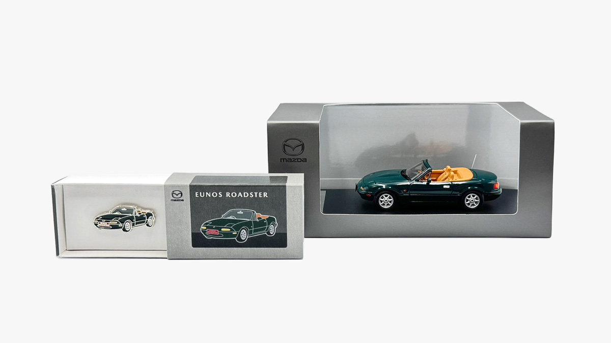 ◆MAZDA COLLECTIONに関する参考情報◆

1989年9月1日、マツダは日本で「ユーノスロードスター」を発売しました。
ロードスター誕生の日にちなみ-----
 【歴代ロードスターのピンバッジが新登場！】 
発売日：
オンラインショップ▶8月29日～
マツダディーラー▶9月3日～