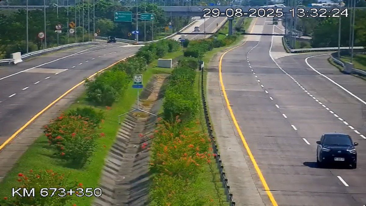 ASTRA Tol Jombang-Mojokerto (@astratoljomo) on Twitter photo 13.32 WIB — KM 673 - Lalu lintas terpantau lancar di kedua arah.
Utamakan keselamatan dan hati-hati dalam berkendara.
<a href="/RadioElshinta/">Radio Elshinta</a> <a href="/SonoraFM92/">Radio Sonora Jakarta</a> 13.32 WIB — KM 673 - Lalu lintas terpantau lancar di kedua arah.
Utamakan keselamatan dan hati-hati dalam berkendara.
<a href="/RadioElshinta/">Radio Elshinta</a> <a href="/SonoraFM92/">Radio Sonora Jakarta</a>