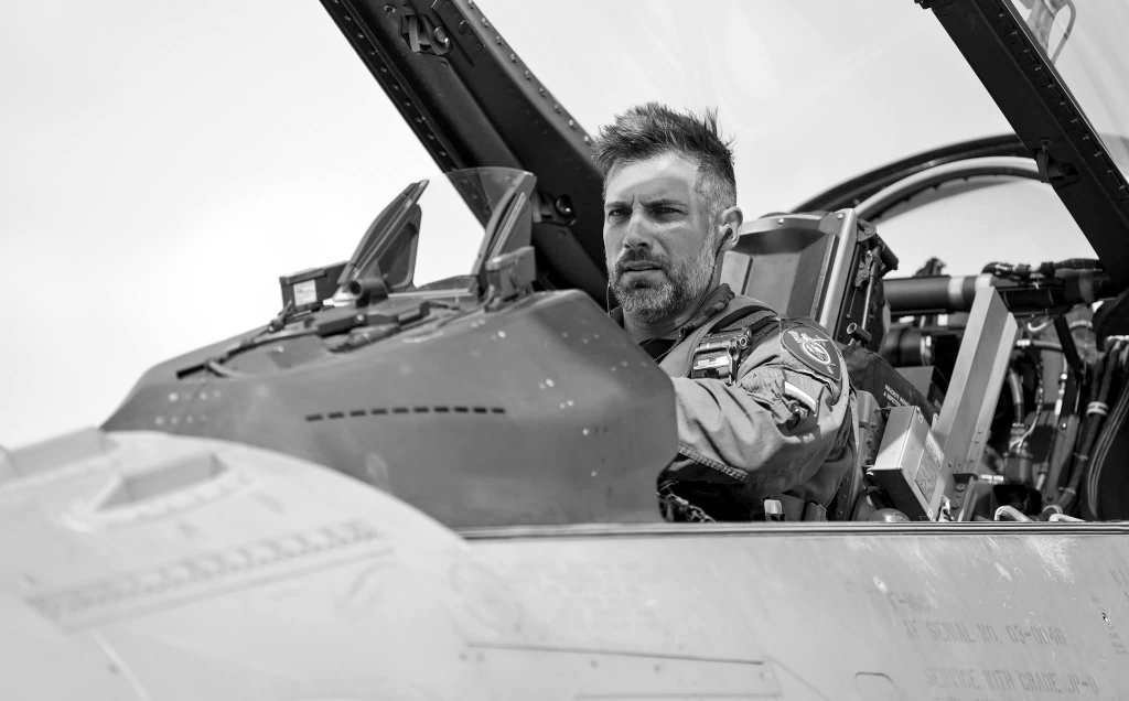 sohailahmedsa's tweet image. The aviation world mourns the loss of Major Maciej “SLAB” Krakowian, a legendary F-16 demo pilot. His passion, precision, and unforgettable displays inspired countless hearts across Europe. Farewell SLAB, may you forever soar in blue skies.
#SLAB #f16crash