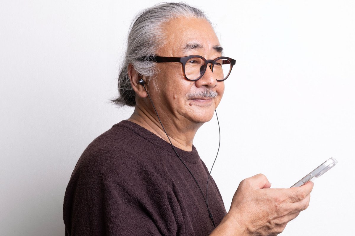 realsound_tech's tweet photo. 【フォロー＆リポスト】

外装に植松伸夫さんのサインが入った
『AZLA/TRINITY』を2名様にプレゼント🎁

インタビュー＆詳細はこちら📷

https://t.co/4LnClTFMix

#植松伸夫 #ゲーム音楽 #イヤホン #AZLA  #TRINITY https://t.co/j6ljOr3jpz