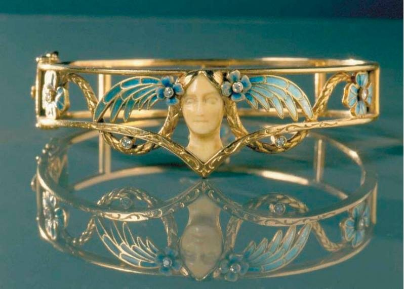 zanasdesigns's tweet photo. Bracelet with woman's head, c1904. Gold, ivory, translucent plique-à-jour enamel, basse-taille enamel and diamonds Lluís Masriera https://t.co/IpV3Zhqx8j