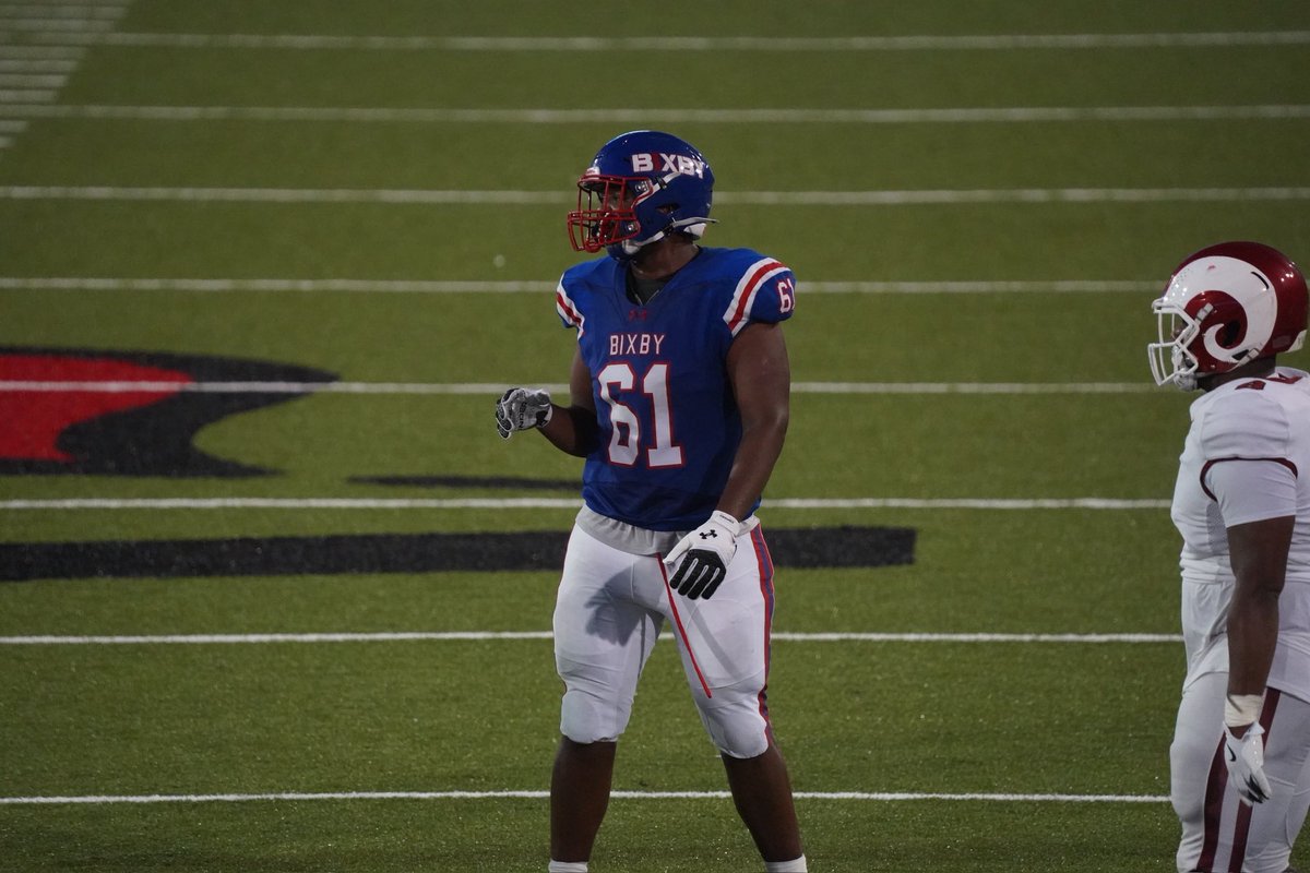 ParkerThune's tweet photo. Fantastic night tonight for Kaeden Penny, the No. 34 player in the nation for the 2027 cycle. The blue-chip OL handled his business with authority against a strong Owasso front. https://t.co/QXtTqaDkXA