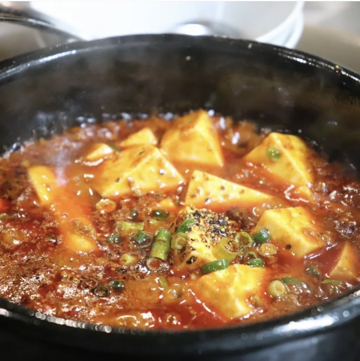 🥩🔥MUGEN 2大名物🔥🥩

🍚 石焼和牛ガーリックライス
🌶️ 旨辛麻婆豆腐

香ばしい🧄焦がしバターの香り × 特製味噌の旨辛🔥
ジュ〜ッと熱々鉄板で仕上がる最強コンビ💯

ぜひ一緒にご賞味ください！😋

#赤坂焼肉MUGEN #赤坂グルメ #飯テロ