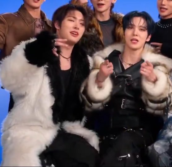 부족장 2세와 그의 아내 같음