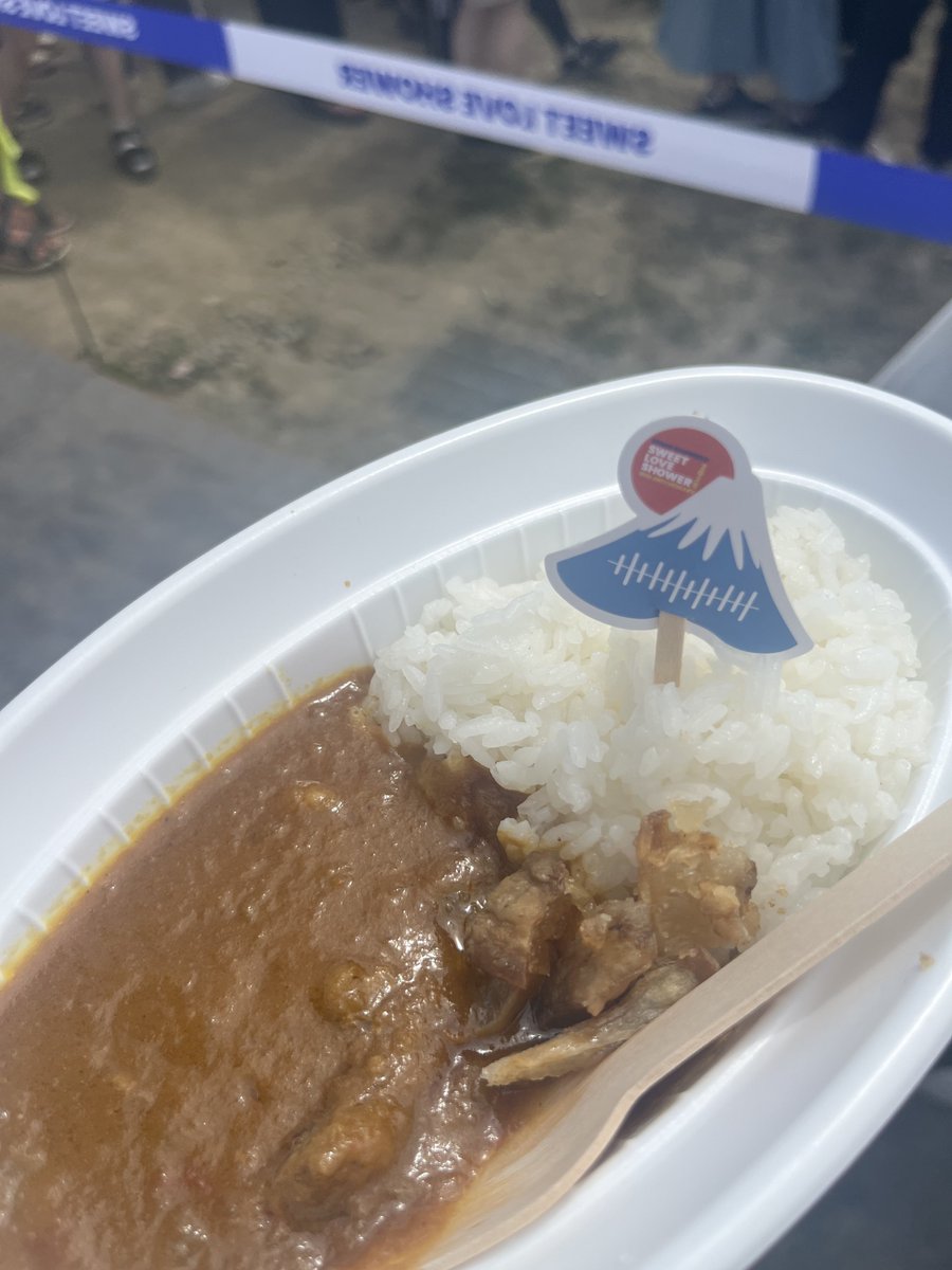 __sumika__12's tweet photo. 明日は参戦できないけど2年ぶりにおがりんカレー食べれて大満足🍛 https://t.co/WNoPxrdFWw