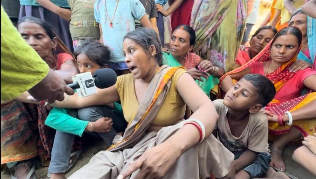 पटना जिला के मनेर में हुए अमानवीय घटना मानवता को झकझोर कर रख दिया है !

एक दस वर्षीय मासूम लड़की के साथ बलात्कार के घटना को अंजाम देने के बाद उसका हत्या कर दिया गया फिर उसके पूरे शरीर को तेज़ाब से नहला कर एक पेड़ में लटका दिया गया है!

ये घटना तमाम मानवता के पक्षधर लोगों को