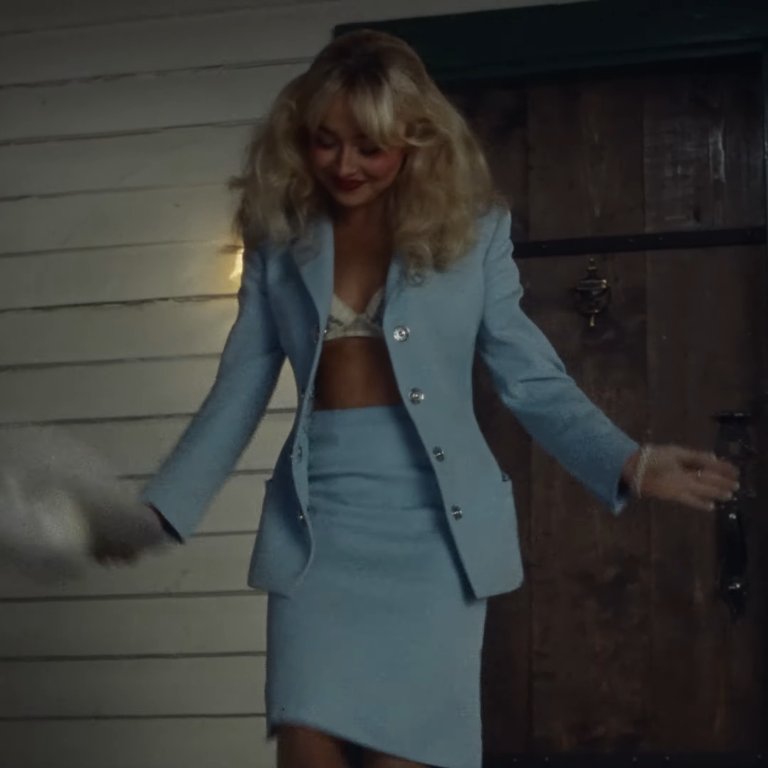 julianmiflaco's tweet image. sabrina saying &quot;we have to give the people what they want&quot; after killing a man. SHE KNOWS HER CROWD!! #MansBestFriend