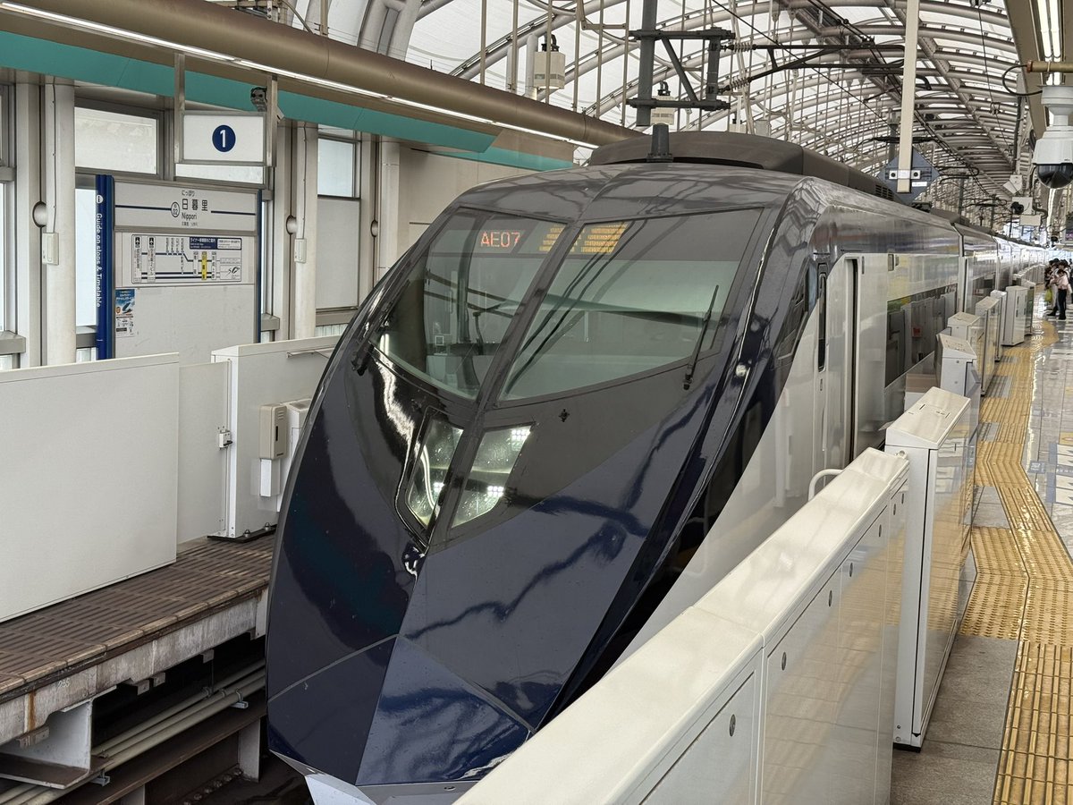 日暮里駅から京成で帰宅。

ホームにスカイライナーいたため、撮影