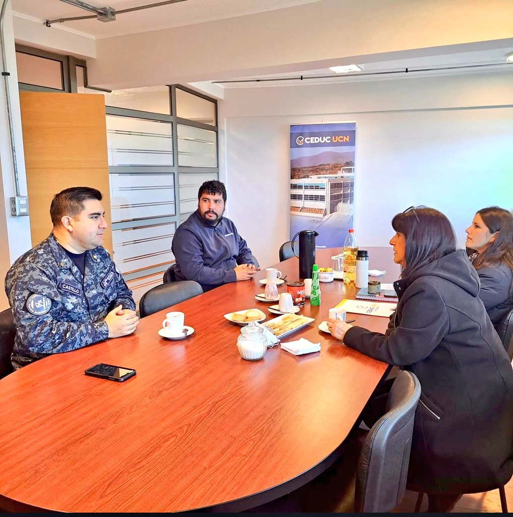Capitanía de Puerto de Los Vilos junto a CEDUC UCN firman convenio de colaboración, permitiendo a ambas instituciones fortalecer las acciones educacionales de la comunidad y generar un vínculo técnico para sostenimiento de la infraestructura crítica de apoyo marítimo.