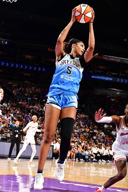 Angel Reese vs Phoenix Mercury🐦‍🔥✨

🔥15 PTS
🔥20 REB
🔥4 AST
🔥2 BLK
🔥5/11 FG