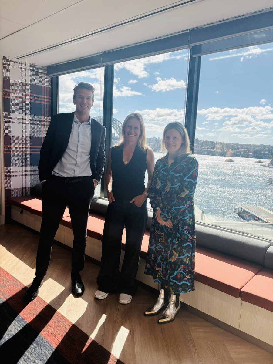 EdKitt's tweet image. Great to welcome BBC presenter and serious runner @sophieraworth to the Consulate ahead of the Sydney Marathon this Sunday 🏃‍♀️🇬🇧🇦🇺

Lovely to chat about news, running, and race day routines — good luck, Sophie! 💪👏