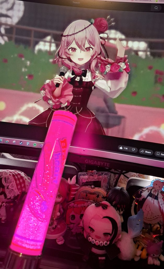 berrybeanpie's tweet photo. Thank you for the cutest concert Rosemi!! I WAS SO HAPPY TO HEAR YOU SING TULIPS AN IDOLM@STER CLASSIC!! 🥹🌹🌷💖🥖
#LiveStem #OtsuRose https://t.co/uqW3BSLQQp