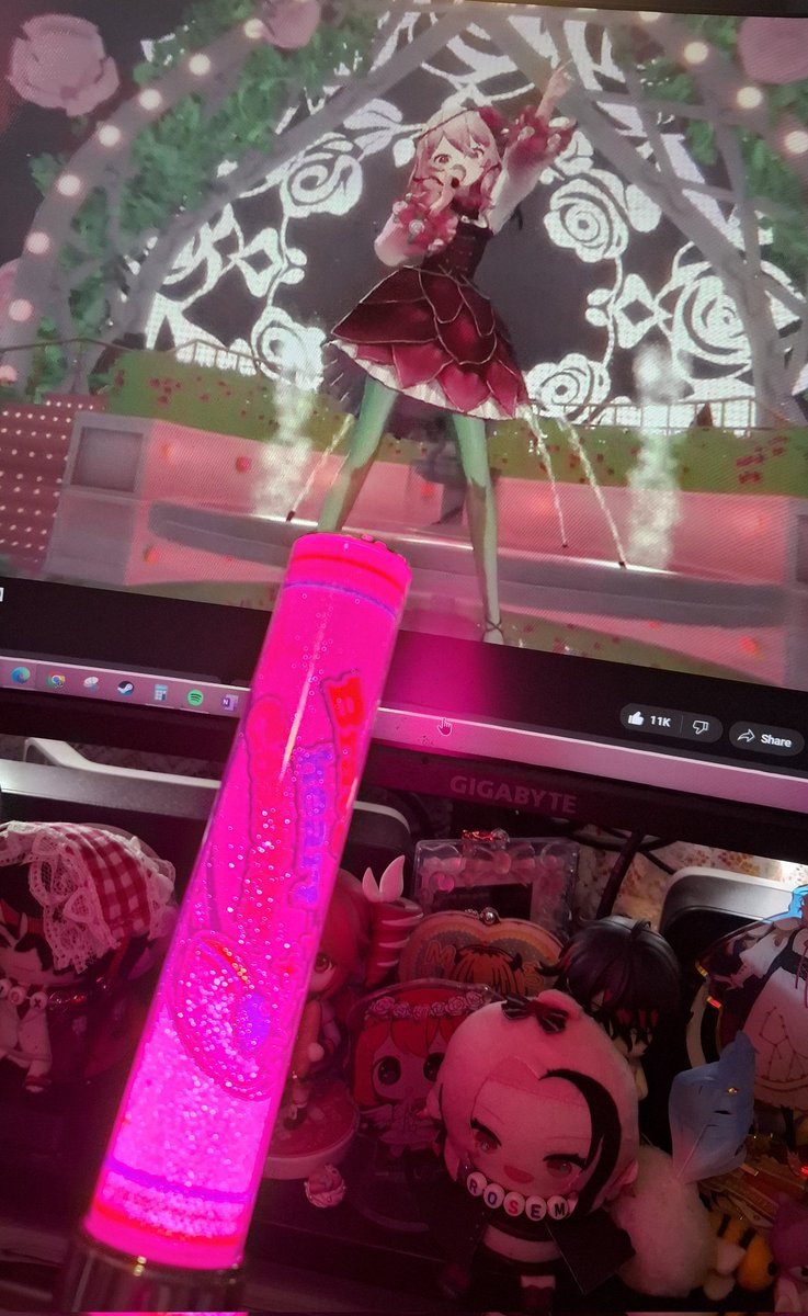 berrybeanpie's tweet photo. Thank you for the cutest concert Rosemi!! I WAS SO HAPPY TO HEAR YOU SING TULIPS AN IDOLM@STER CLASSIC!! 🥹🌹🌷💖🥖
#LiveStem #OtsuRose https://t.co/uqW3BSLQQp