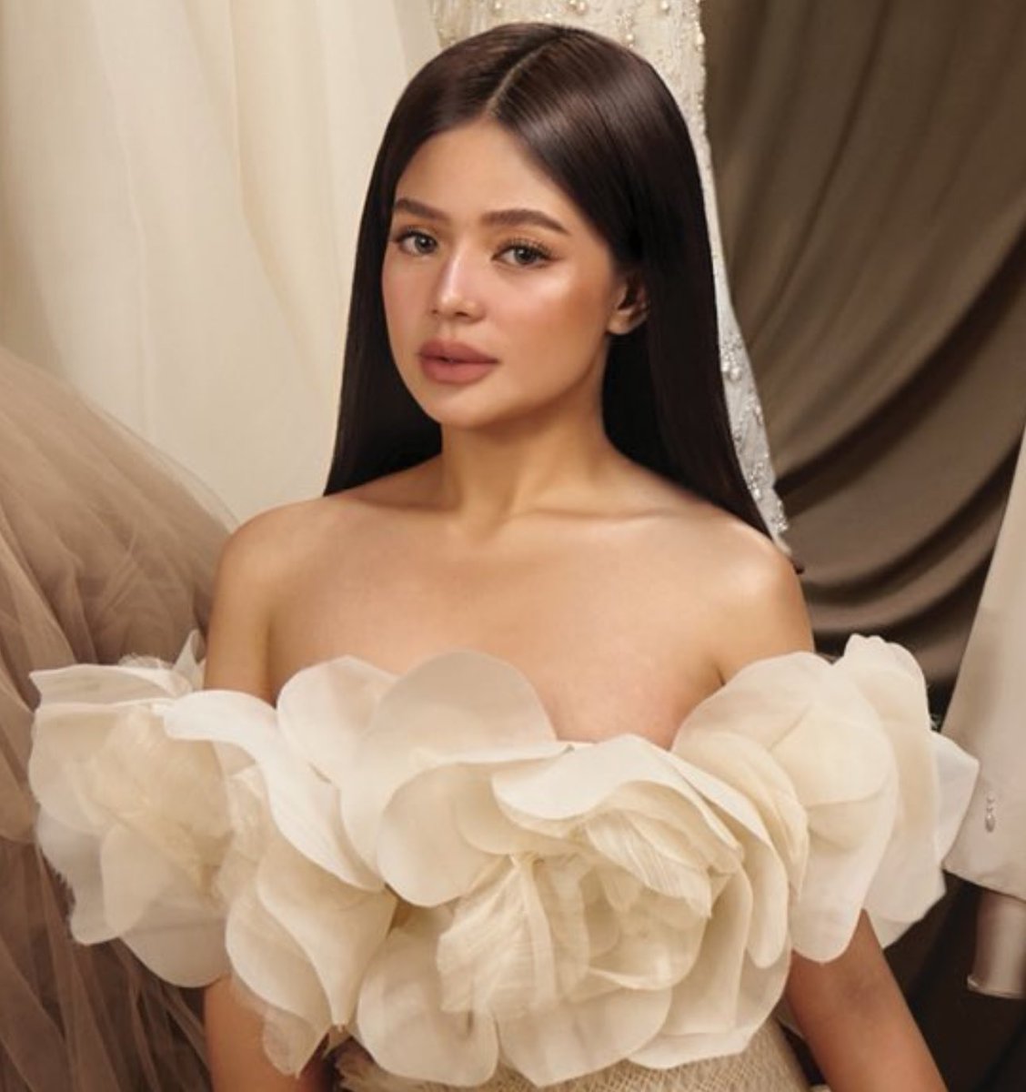 softnwoo's tweet photo. oh god she’s so pretty !?

DUSTBIA KINAKABAHAN TEASER https://t.co/61M7fZGFWP