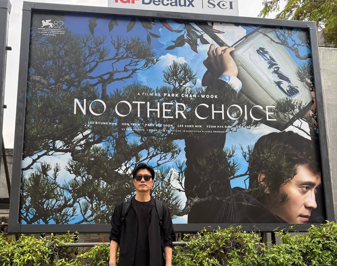 تحديث بارك هيسون عبر حسابه على الإنستقرام 🤍.

#ParkHeeSoonatVenice
#어쩔수가없다 #박희순 #ParkHeeSoon
#NoOtherChoice #Venezia82
#VeniceFilmFestival #VeniceFilmFestival2025