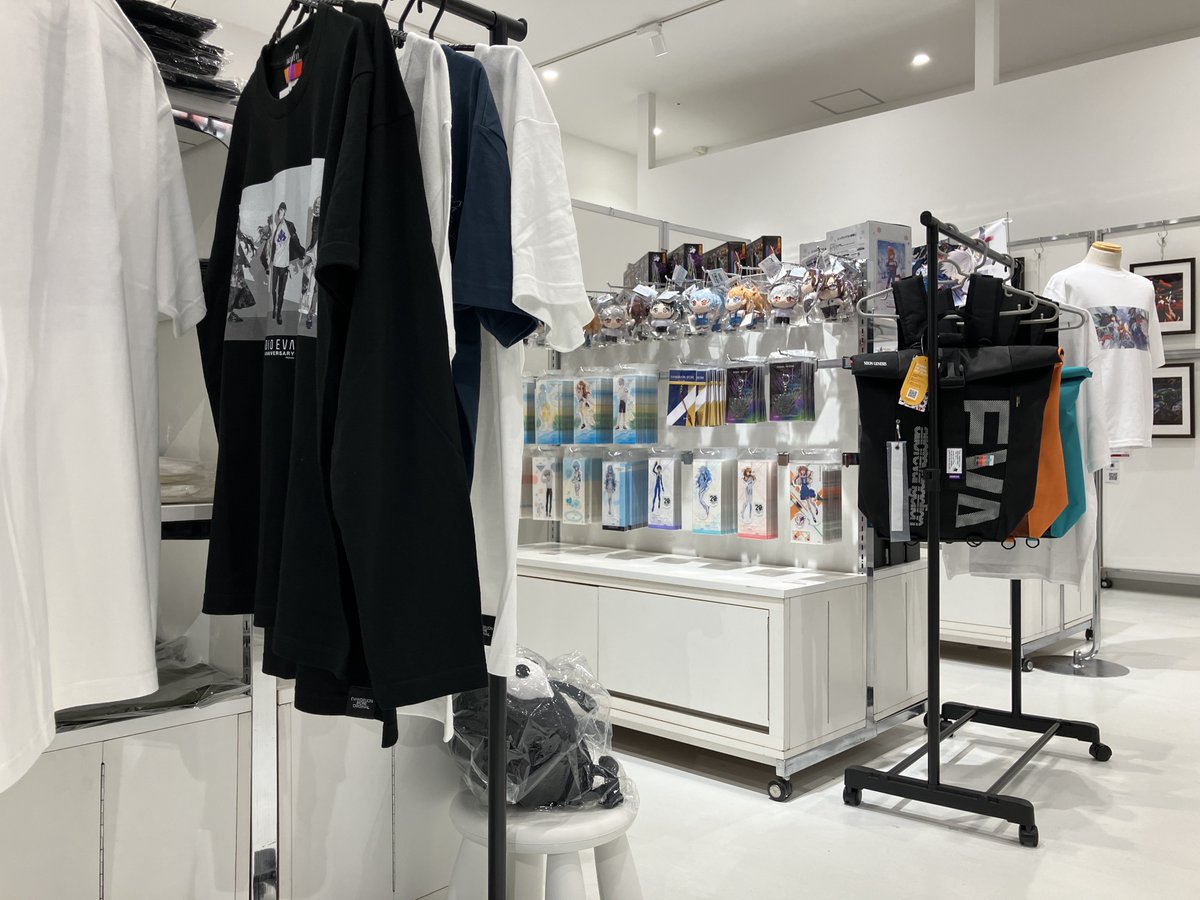 ／
本日よりOPEN📢
#エヴァンゲリオン イラスト展Ⅱ
＼

新規複製画の展示と会場限定のグッズをはじめ、
数多くのグッズを販売いたします✨

皆様のご来場をお待ちしております！

◆8/29～9/28
ダイバーシティ東京プラザ5Fアニメアートショップ