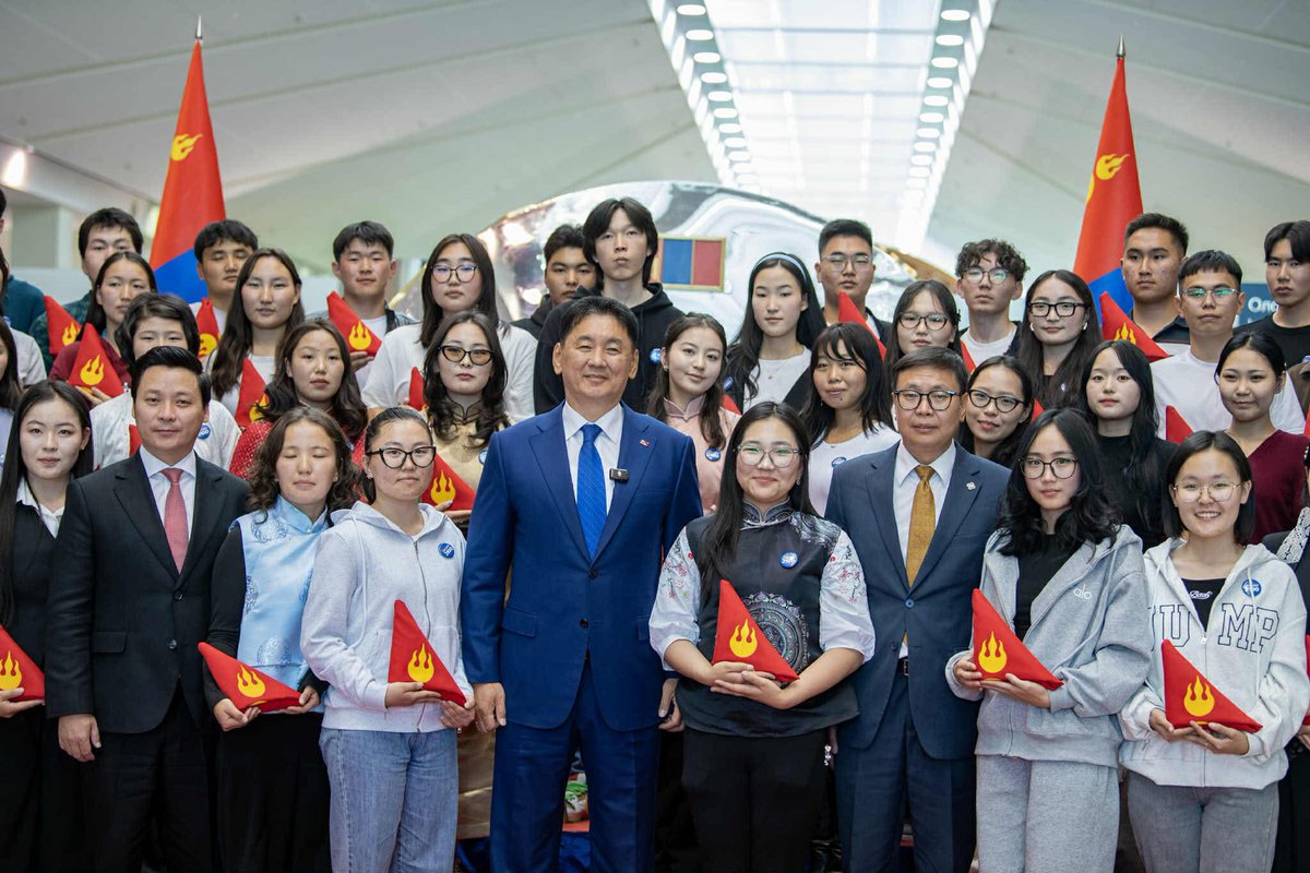 “Ерөнхийлөгчийн илгээлт-2100” тэтгэлэгт хөтөлбөрийн 296 оюутан гадаад улсыг зорилоо

president.mn/34056/