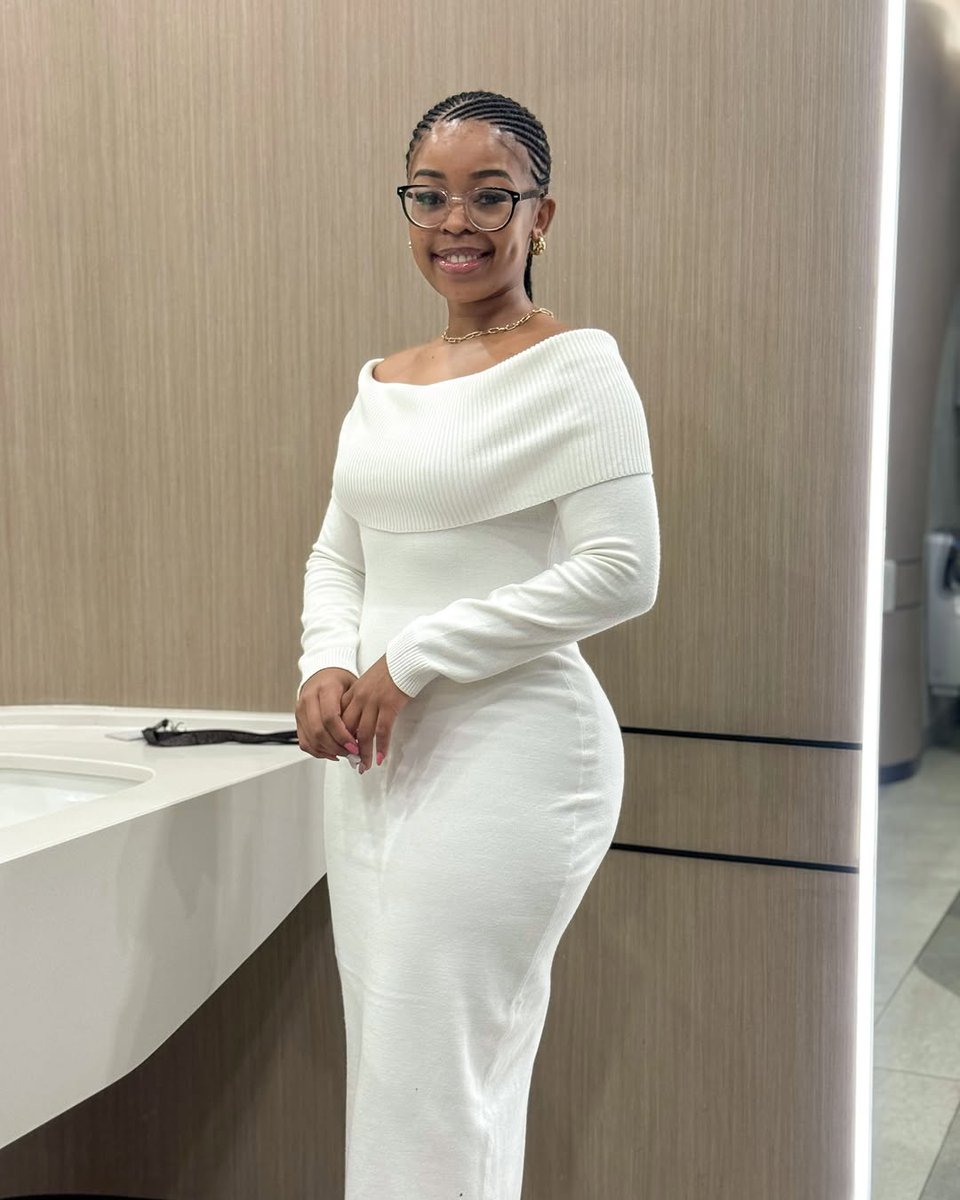 mzansiwired's tweet photo. Corporate hun 💅🏽 https://t.co/PQVHNoo5Aw