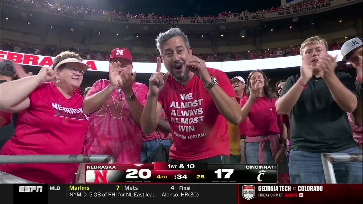 BR_CFB's tweet image. Only fans of teams who are 1-0 can like this tweet 😎