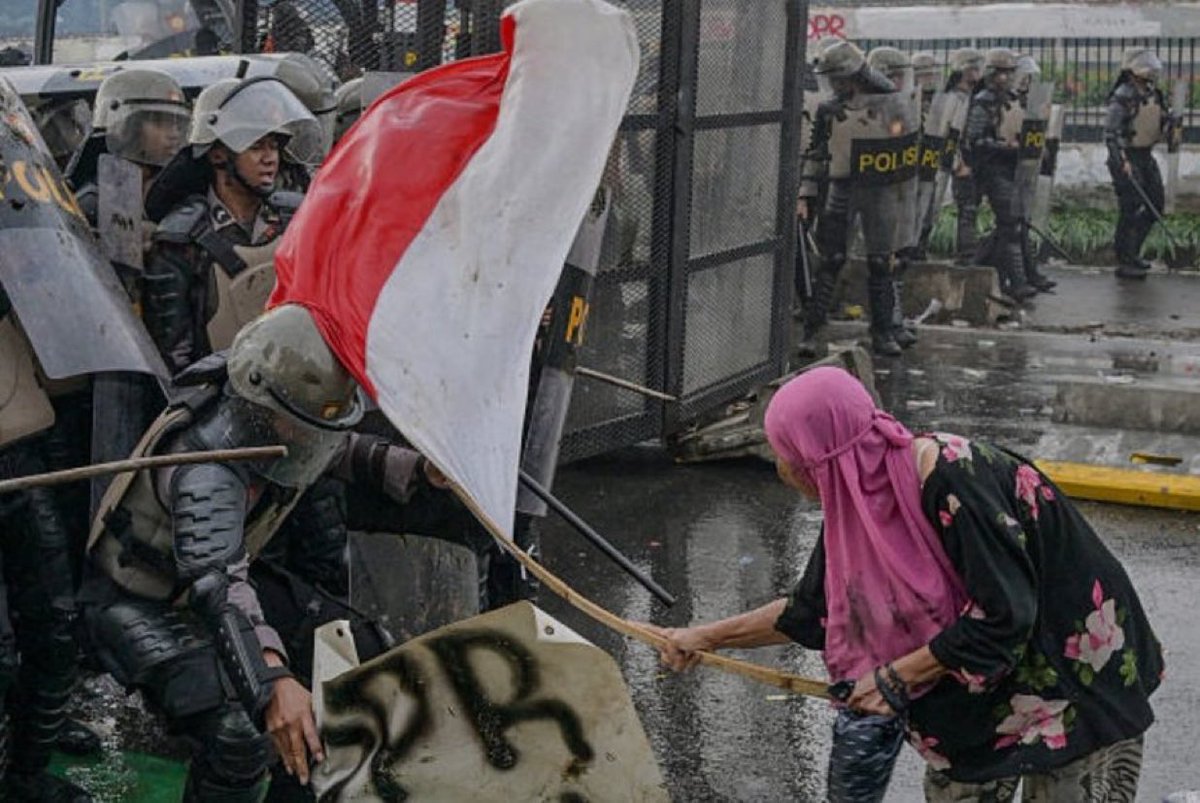 Salut buat ibumu mas, semoga sehat terus

"Ora ko endi endi (gak dari mana-mana)"

Padahal berjuang di depan