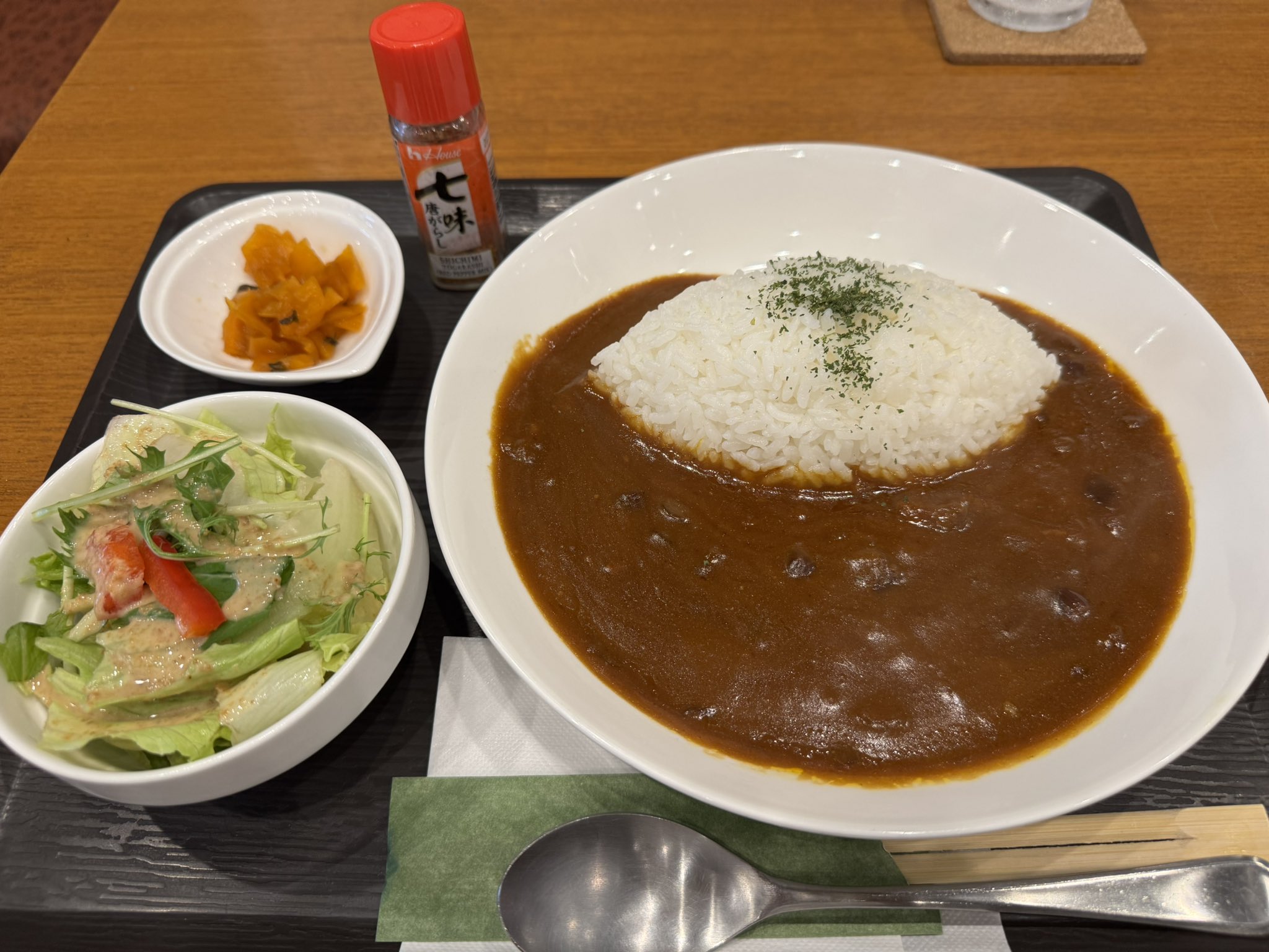 カレーライスとなっています チルカレー｜辛くないのにクセになる。唯一無二のスパイスカレー