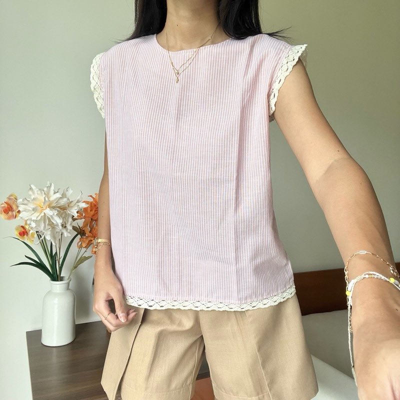 Apryso's tweet photo. Cek Ethereal - Elise Top Katun Minimalis Garis-Garis dengan harga Rp79.000. Dapatkan di Shopee sekarang! https://t.co/nBy7oSOysJ https://t.co/78FrmYstW3