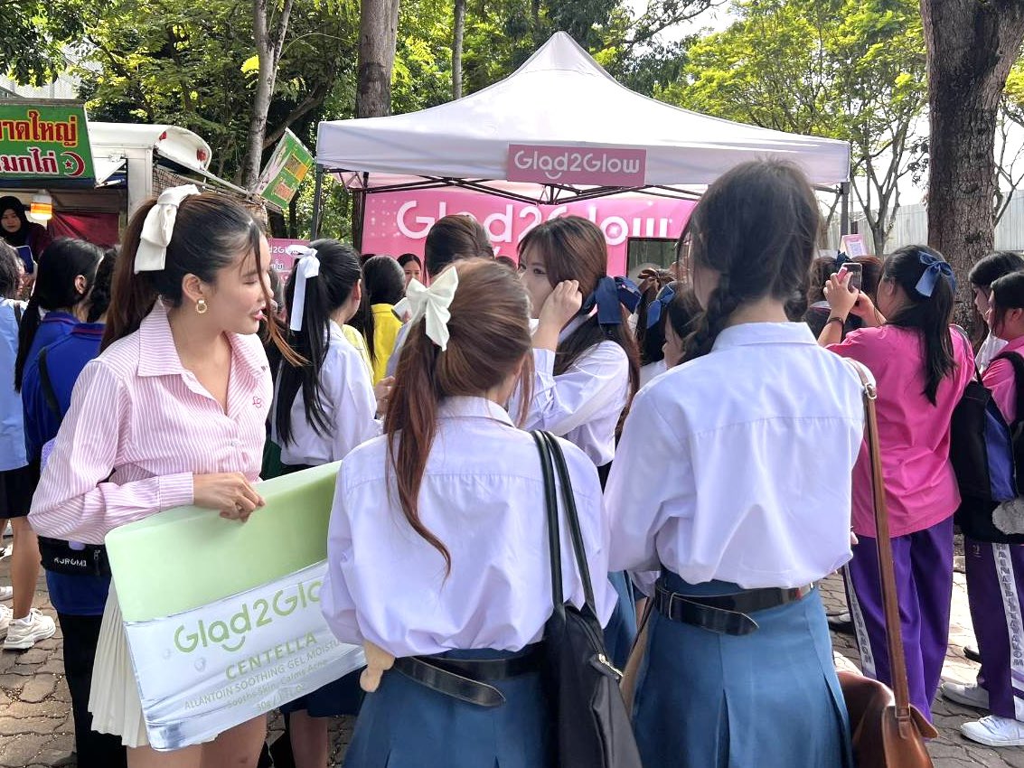 Glad2glow_Thai's tweet image. ชาว ม.กรุงเทพ วันนี้แล้วนะ!!! มาเจอกันนนน🥰

📍ลานวงกลมคณะนิเทศศาสตร์
🗓️ 29 สิงหาคม 2568
⏰ 08.00 - 17.00 น.

พี่ Glad เตรียมกิจกรรมและของรางวัลมาแจกจุกๆเหมือนเดิม แล้วเจอกันน้าาาา❤️👀

#Glad2Glow #CampusTour #SchoolTour #G2G