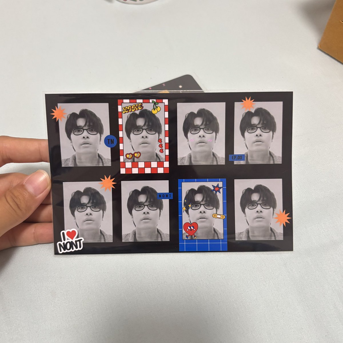 arada_a's tweet image. เพื่อนแจกการ์ดงานแต่ง เราแจก กอว. ค่ะ😂 
กอว. วันที่ 7/9 มี 50 ชิ้นนะคะ 

• id photo 
• photo card (black card)
• สติกเกอร์นนท์หัววิปครีม

(ขออนุญาตทางค่ายแล้วค่ะ)
#NONTEP03_สุรุ่ยสุร่ายCONCERT
#Giveawaysสุรุ่ยสุร่ายConcert 
#NONTTANONT
#nontfam